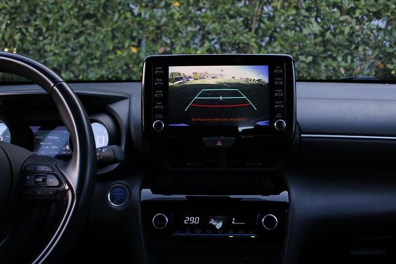 Usado Toyota Yaris Hybrid 116 HP (85 kW) 2022 Preto