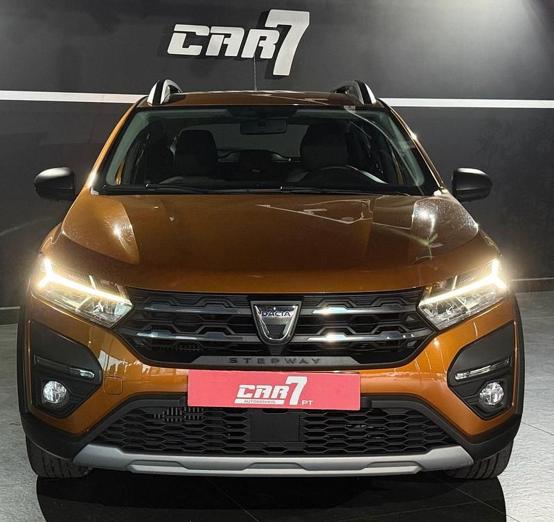 Usado Dacia Sandero Comfort 101 HP (74 kW) 2021 Laranja Citadino