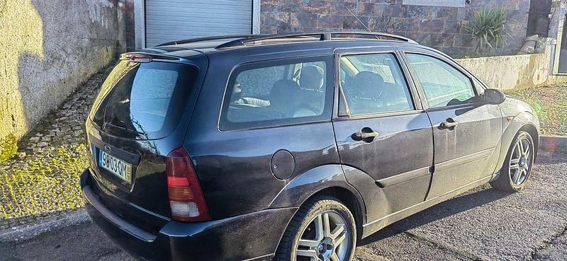 Usado Ford Focus 90 HP (66 kW) 2000 Sedan