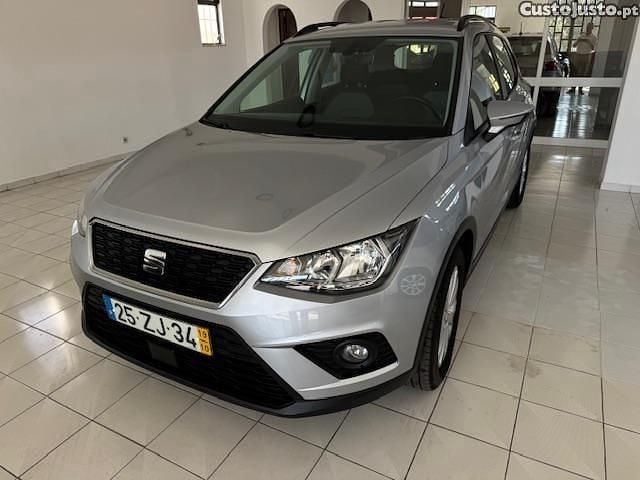 Cinza Usado 2019 Seat Arona Style SUV | € 15.250 (Preço justo) - Imagem 1/1