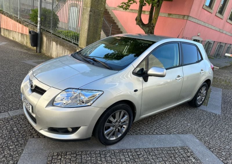 Cinzento Usado 2008 Toyota Auris Citadino | € 7.450 (Preço justo) - Imagem 1/4