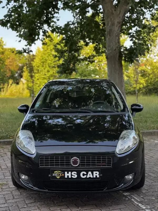 Usado Fiat Grande Punto Sport 90 HP (66 kW) 2008 Preto Citadino