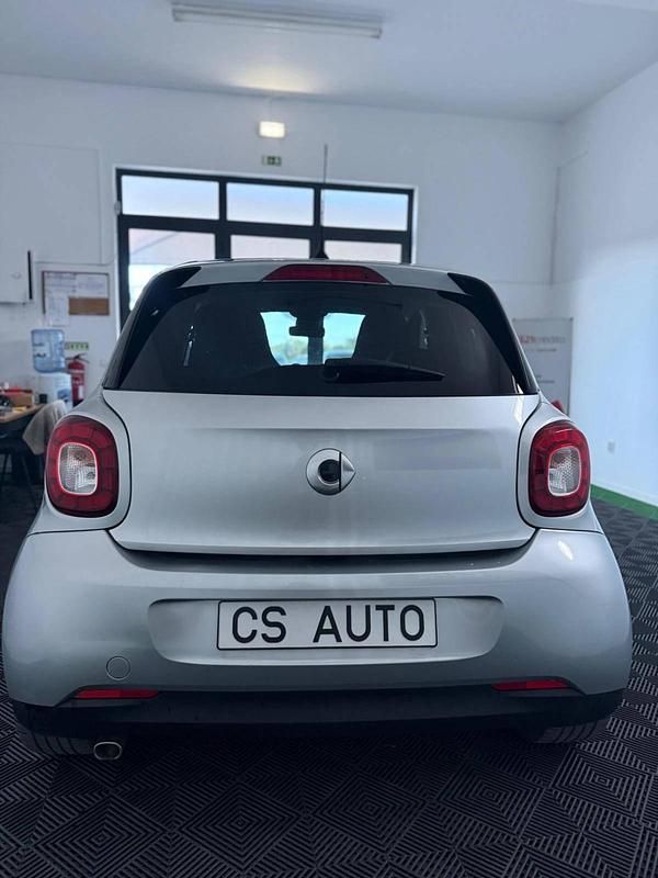 Usado Smart ForFour 71 HP (52 kW) 2018 Cinzento Citadino