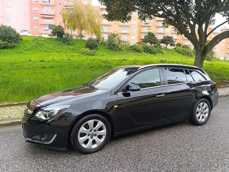 Usado Opel Insignia Cosmo 170 HP (125 kW) 2016 Preto Carrinha