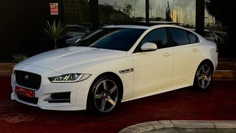 Branco Usado 2017 Jaguar XE R-Sport Sedan | € 16.990 (Preço justo) - Imagem 1/4
