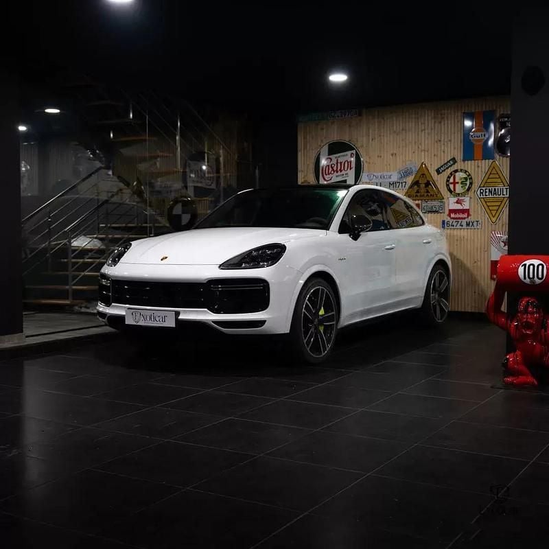 Branco Usado 2022 Porsche Cayenne Turbo S SUV | € 108.000 - Imagem 1/4