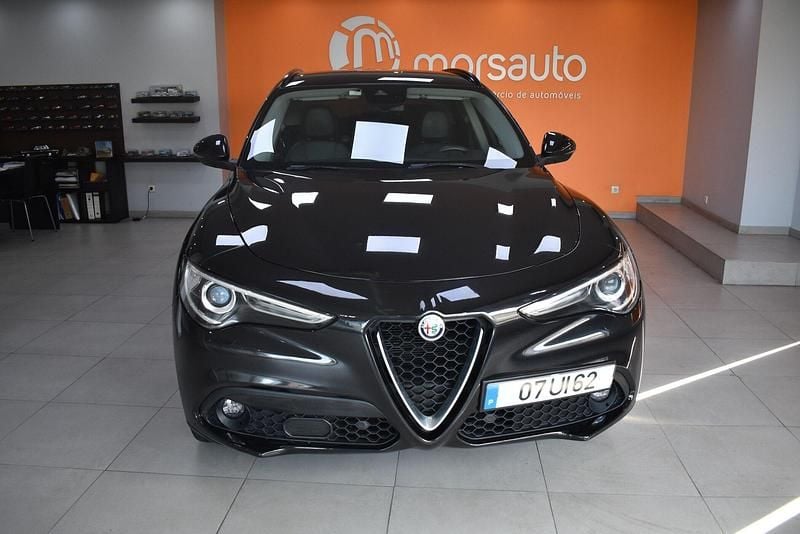 Usado Alfa Romeo Stelvio Super 210 HP (154 kW) 2018 Preto SUV