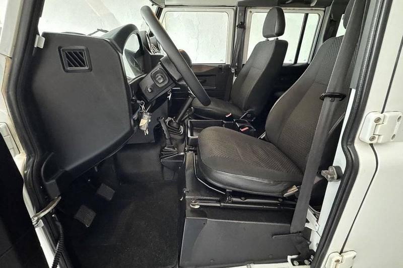 Usado Land Rover Defender 122 HP (89 kW) 2015 Branco