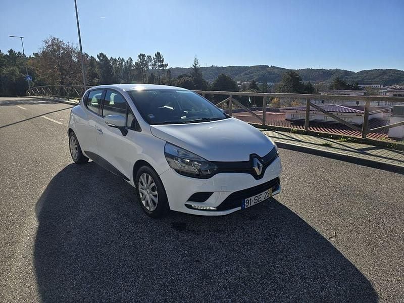 Usado Renault Clio IV Zen 75 HP (55 kW) 2016 Sedan