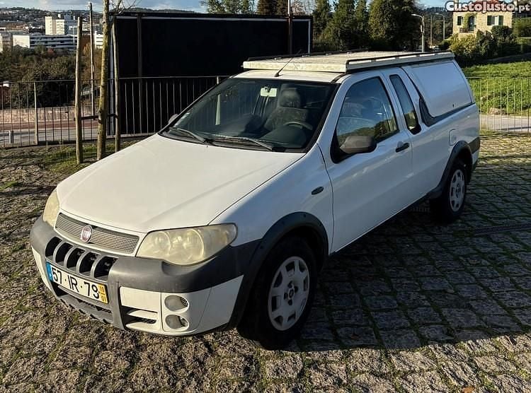 Branco Usado 2010 Fiat Strada Pickup | € 5.490 - Imagem 1/1