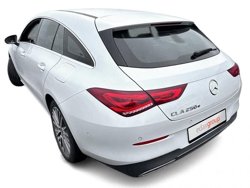 Usado Mercedes CLA250 Shooting Brake Progressive 218 HP (160 kW) 2023 Branco Carrinha