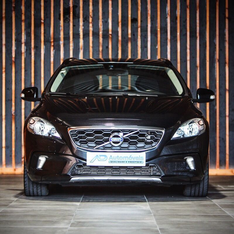 Preto Usado 2013 Volvo V40 Momentum Carrinha | € 18.900 - Imagem 1/4