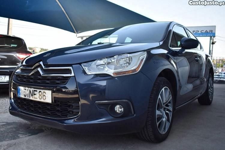 Branco Usado 2012 Citroën DS4 Citadino | € 9.950 - Imagem 1/1