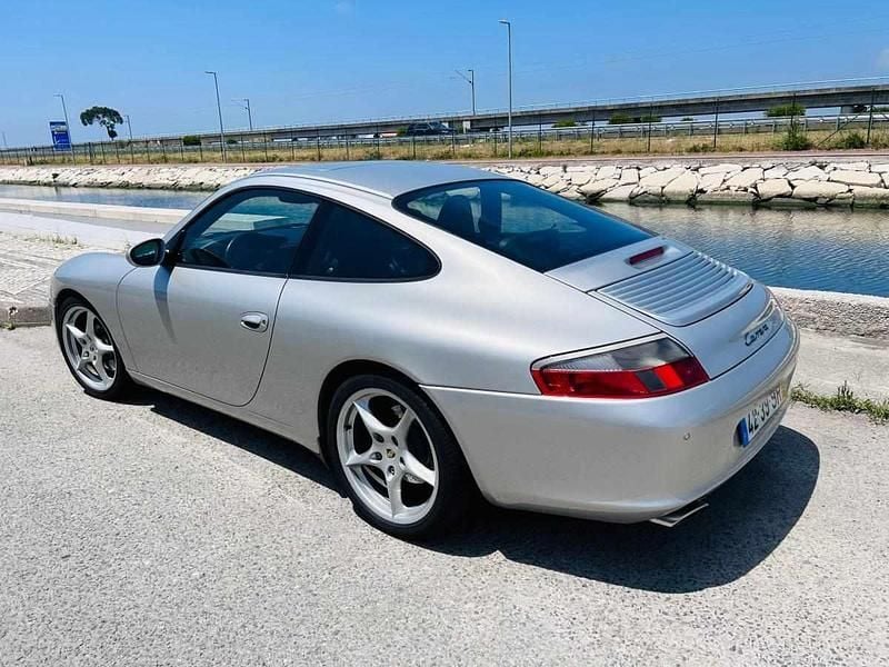 Usado Porsche 911 Carrera 320 HP (235 kW) 2001 Cinzento Coupé