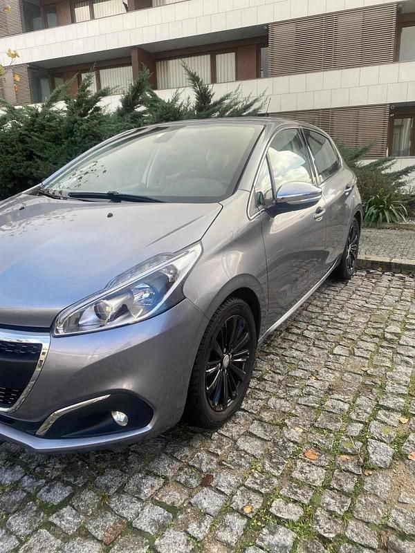 Cinzento Usado 2019 Peugeot 208 Citadino | € 9.800 (Super Preço) - Imagem 1/4