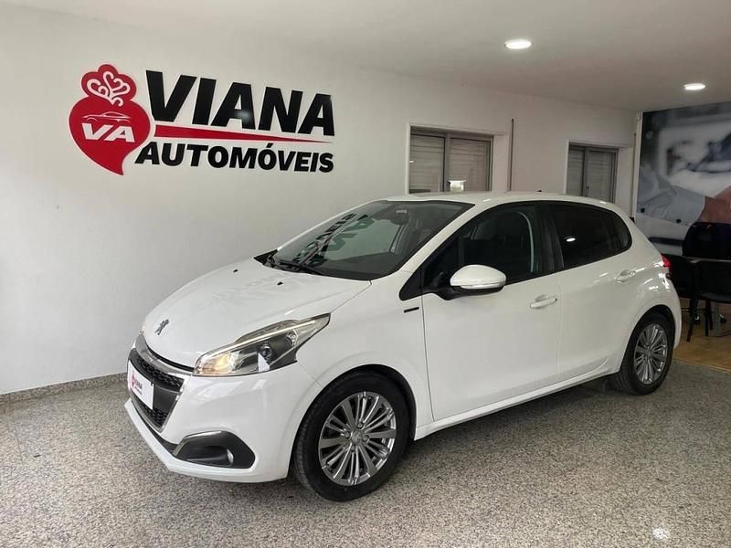 Branco Usado 2018 Peugeot 208 Signature Sky Citadino | € 10.990 (Preço justo) - Imagem 1/4