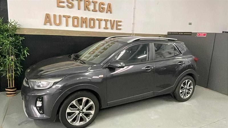 Usado Kia Stonic 101 HP (74 kW) 2019 Cinzento SUV