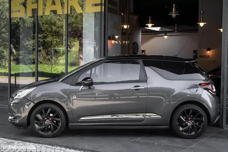 Usado DS Automobiles DS3 Be Chic 110 HP (80 kW) 2017 Cinza antracite Citadino