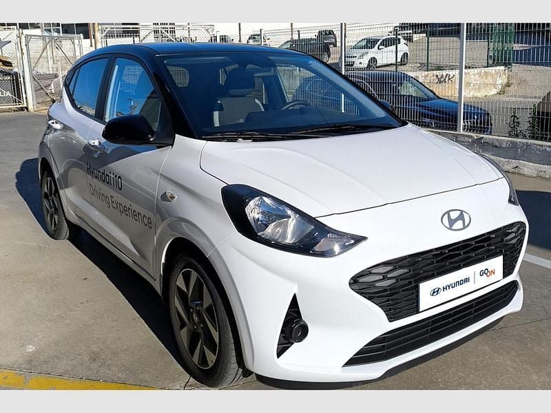 Novo Hyundai i10 Comfort 62 HP (45 kW) 2025 Atlas white tejadilho preto Citadino