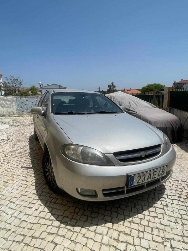 Cinzento Usado 2005 Chevrolet Lacetti Carrinha | € 3.500 - Imagem 1/4