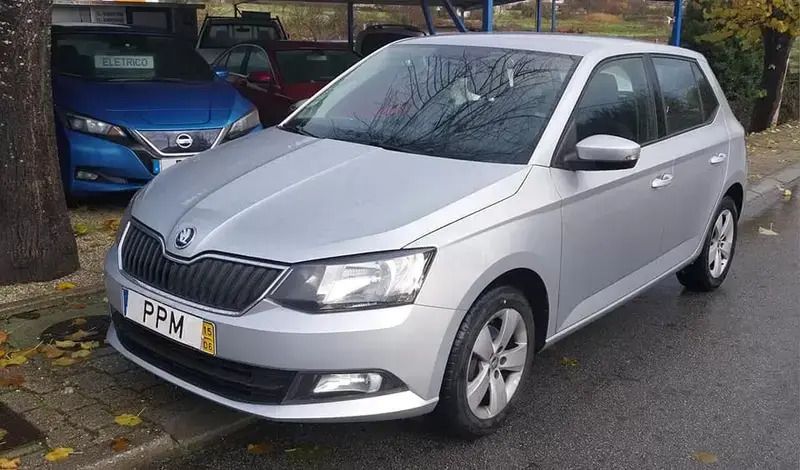 Cinza prata Usado 2015 Skoda Fabia Style | € 12.500 (Preço justo) - Imagem 1/4