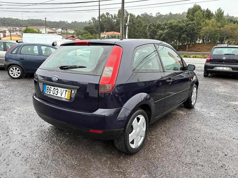 Usado Ford Fiesta Studio 75 HP (55 kW) 2003 Azul Citadino