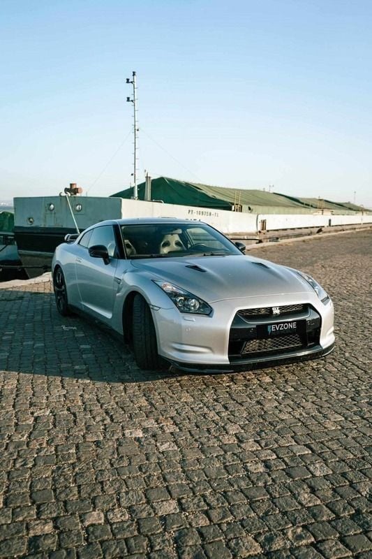 Cinzento Usado 2009 Nissan GT-R GT Coupé | € 87.000 - Imagem 1/4