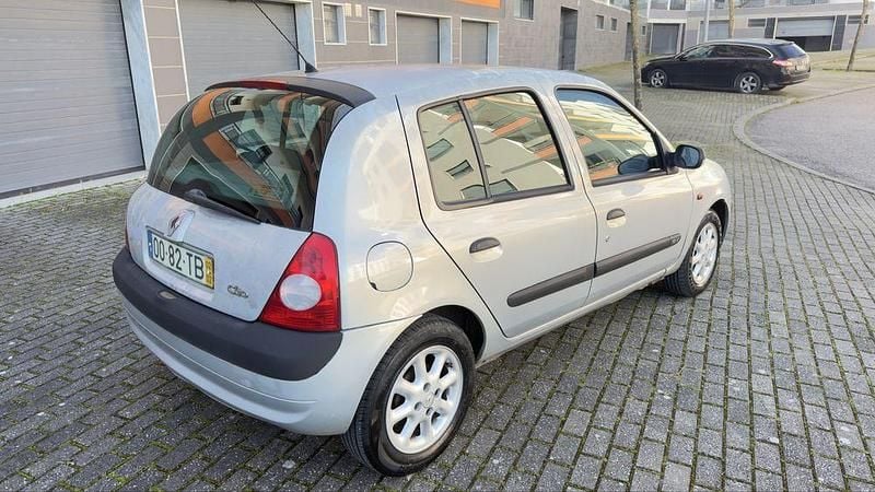 Usado Renault Clio II 75 HP (55 kW) 2002