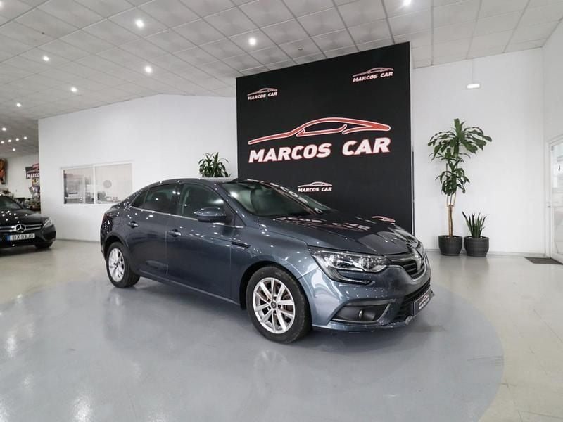 Cinza Usado 2018 Renault Mégane IV LIMITED Sedan | € 12.900 (Preço justo) - Imagem 1/4