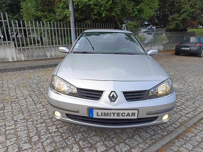 Usado Renault Laguna II 131 HP (96 kW) 2006 Cinzento Citadino