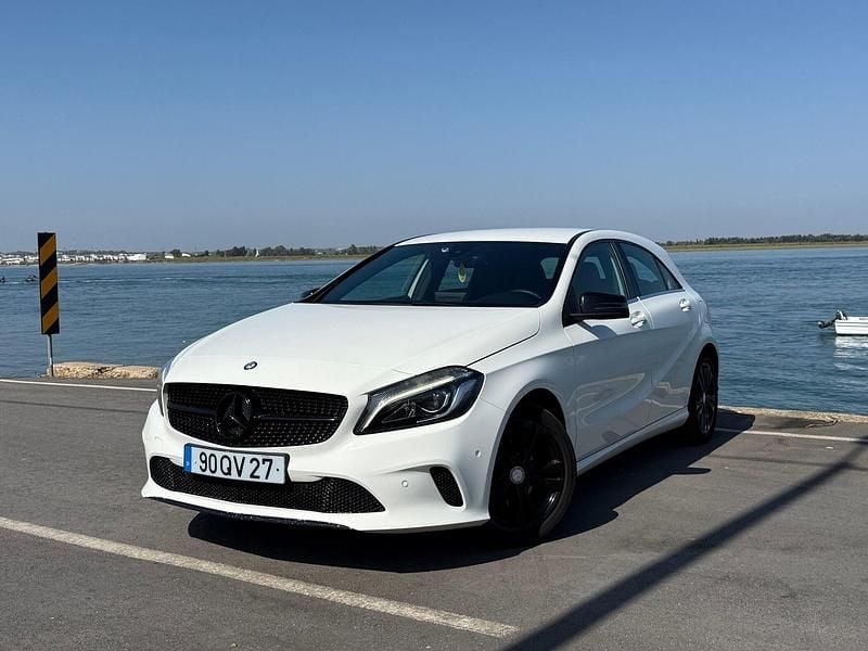 Branco Usado 2016 Mercedes A180 Urban | € 15.900 (Preço justo) - Imagem 1/4