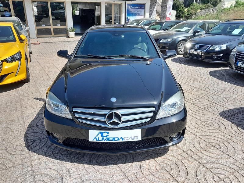 Preto Usado 2009 Mercedes CLC220 Citadino | € 12.990 - Imagem 1/4