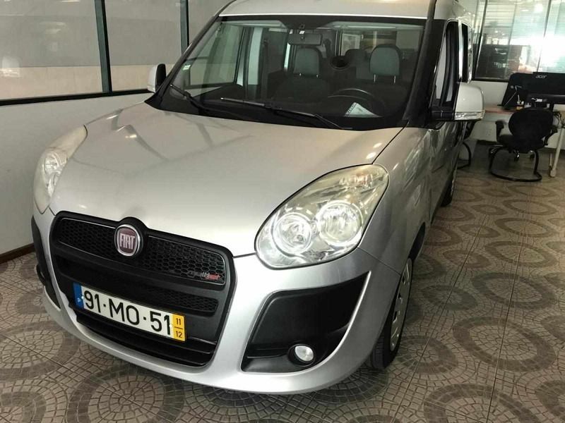 Cinzento Usado 2011 Fiat Doblò Monovolume | € 7.900 (Preço elevado) - Imagem 1/4
