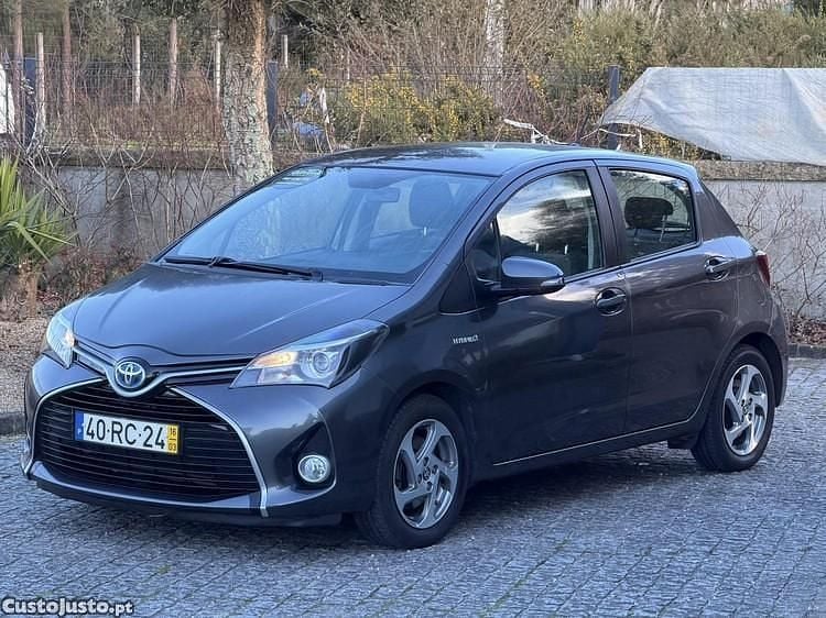 Cinza Usado 2016 Toyota Yaris Hybrid | € 10.980 (Preço justo) - Imagem 1/1