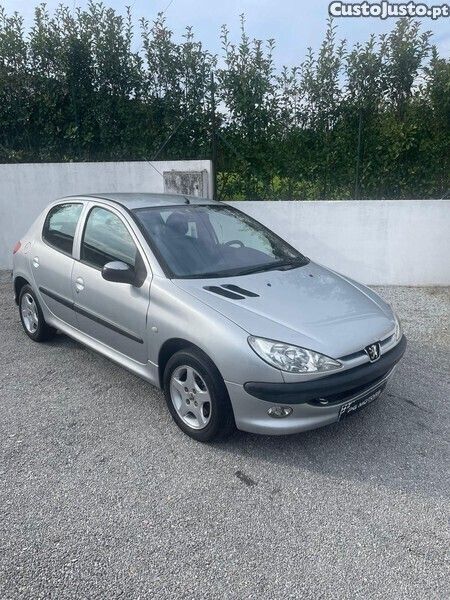 Cinza Usado 2003 Peugeot 206 | € 2.500 (Preço justo) - Imagem 1/1