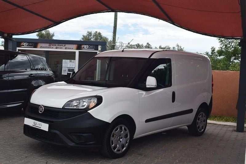 Branco Usado 2022 Fiat Doblò Monovolume | € 14.850 (Preço justo) - Imagem 1/4