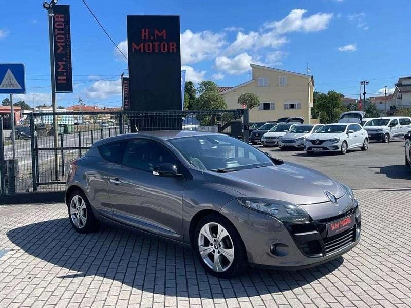 Usado Renault Mégane III 110 HP (80 kW) 2011 Cinzento Coupé