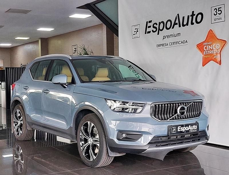 Cinza Usado 2020 Volvo XC40 Inscription SUV | € 30.990 - Imagem 1/4