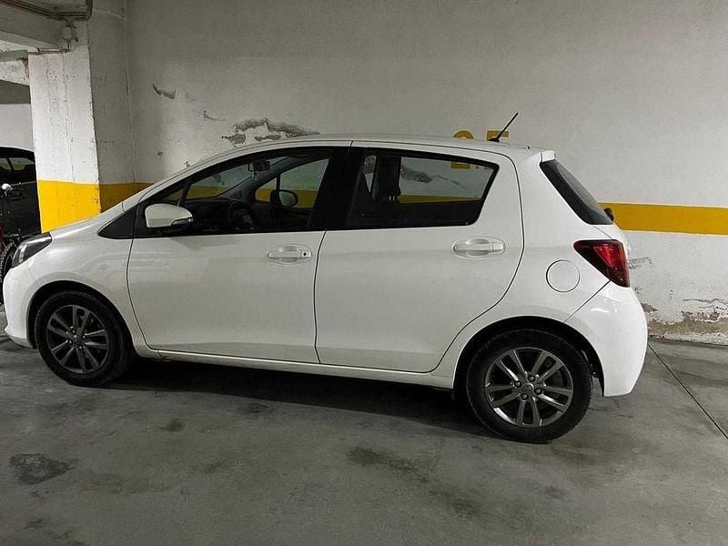 Usado 2015 Toyota Yaris Sedan | € 9.500 (Preço justo) - Imagem 1/4