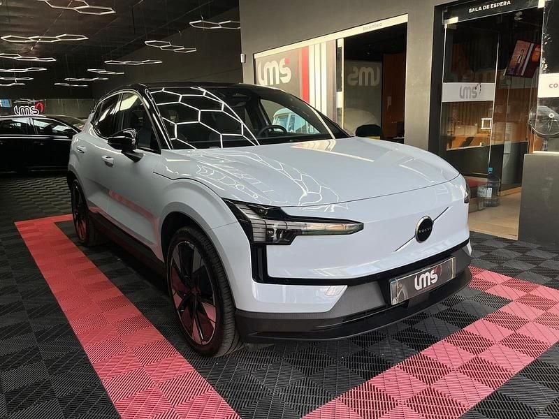 Azul Usado 2024 Volvo EX30 Plus SUV | € 36.950 (Bom preço) - Imagem 1/4