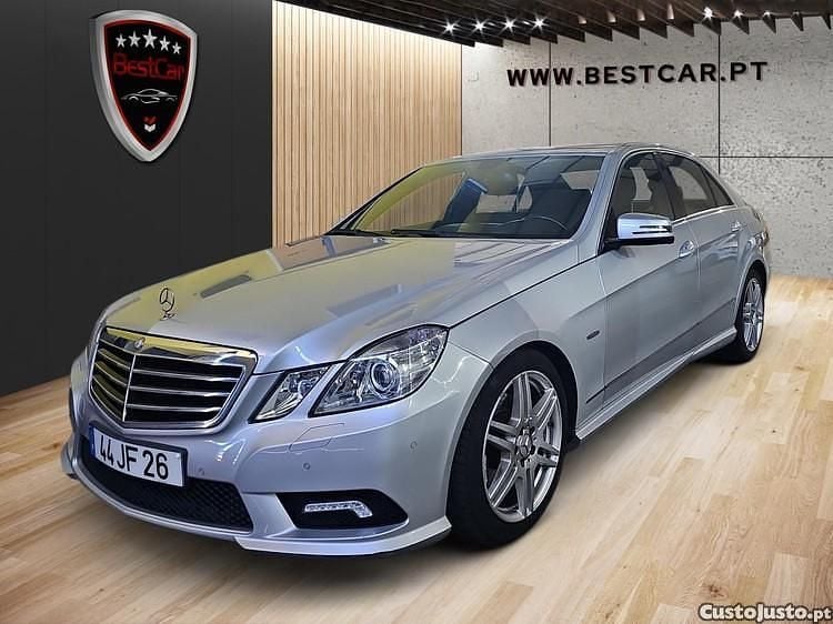 Cinza Usado 2010 Mercedes E250 Sedan | € 13.950 (Preço elevado) - Imagem 1/1