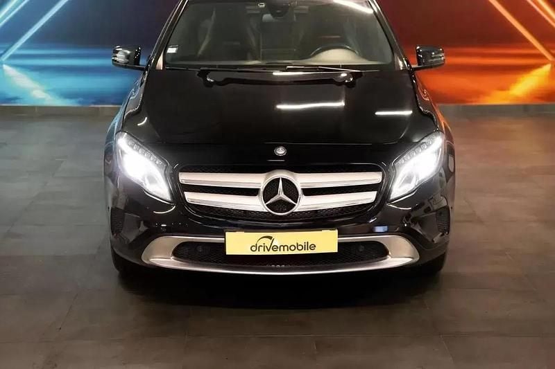 Usado Mercedes GLA180 Urban 109 HP (80 kW) 2017 Preto SUV