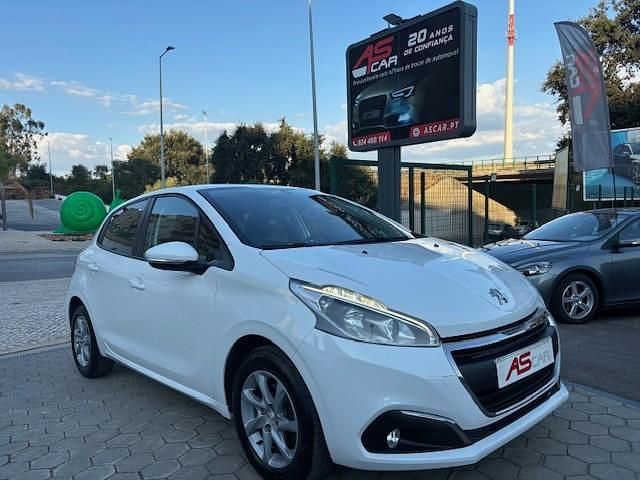 Branco Usado 2016 Peugeot 208 Style Citadino | € 10.990 (Preço elevado) - Imagem 1/4