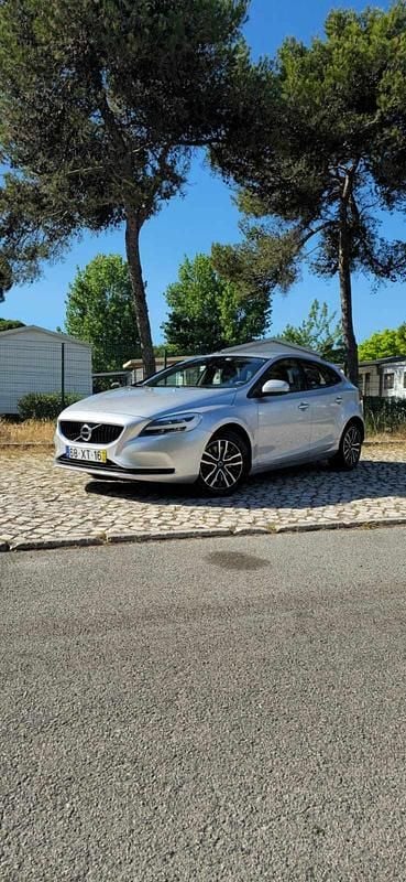 Usado Volvo V40 150 HP (110 kW) 2019 Cinzento Carrinha