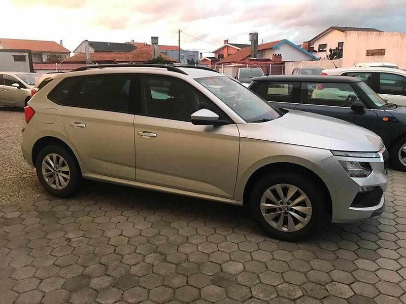Usado Skoda Kamiq 110 HP (80 kW) 2025 Cinzento SUV