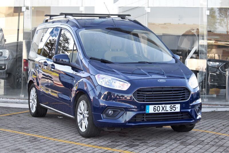 Azul Usado 2019 Ford Courier Titanium Monovolume | € 13.990 - Imagem 1/4