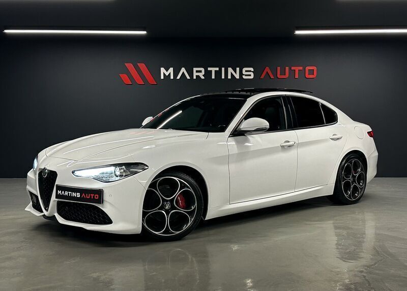 Branco Usado 2022 Alfa Romeo Giulia Super Sedan | € 43.990 - Imagem 1/4