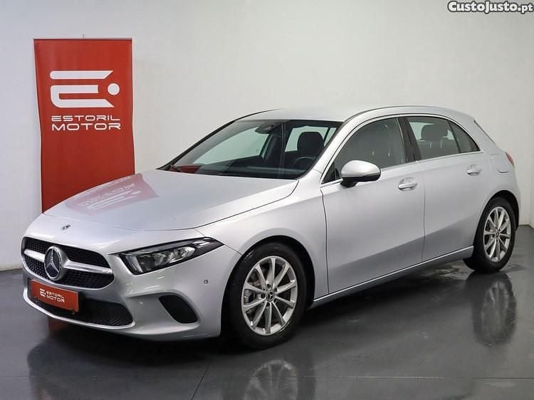 Usado Mercedes A180 Style 116 HP (85 kW) 2019 Cinza Citadino