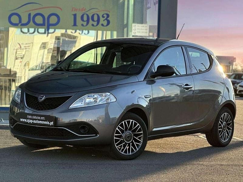 Cinzento Usado 2016 Lancia Ypsilon Citadino | € 9.270 - Imagem 1/3