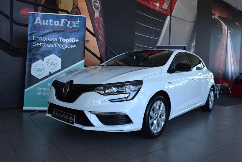 Branco Usado 2019 Renault Mégane IV LIMITED Citadino | € 16.800 (Preço justo) - Imagem 1/4